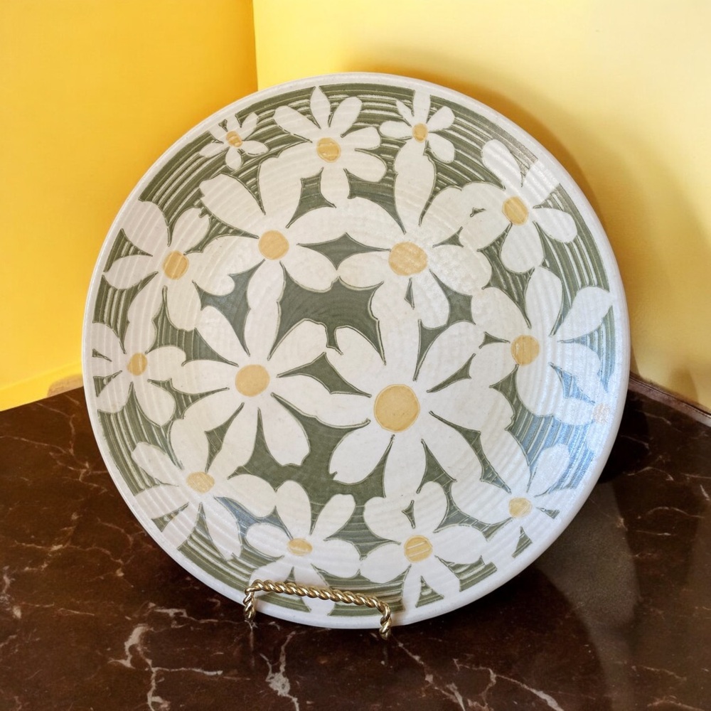Charming stoneware plate. Green background painted with daisies. EUC